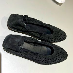 Arche suede black ballet flats with cut out detail. Size 37
